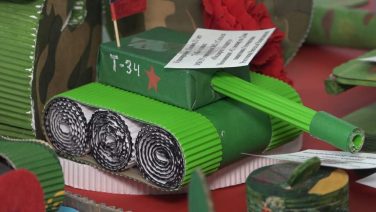 К 23 февраля: на станции юных техников представили детское творчество — лучшие  работы отправят бойцам