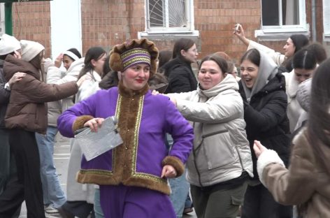 С хороводом и блинами: Масленицу отметили в медтехникуме