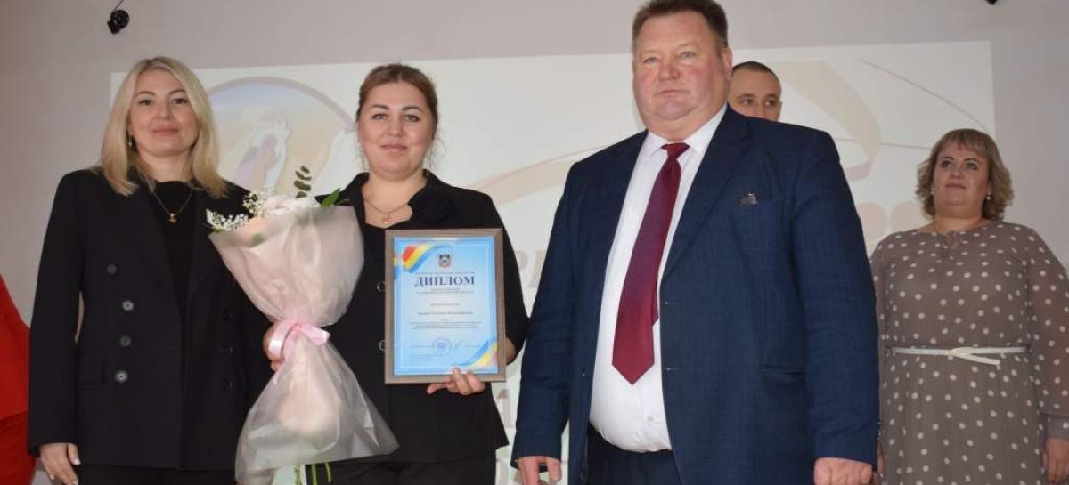 Учитель химии школы № 21 г. Сальска Татьяна Орлова победила в областном конкурсе «За успехи в воспитании»