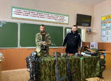 Уроки мужества в школе № 5 города Сальска вдохновляют юных волонтеров