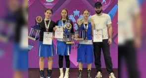 Два «золота» и «серебро»: сальские девушки-боксёрши завоевали награды на первенстве ЮФО