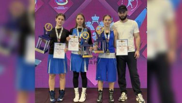 Два «золота» и «серебро»: сальские девушки-боксёрши завоевали награды на первенстве ЮФО