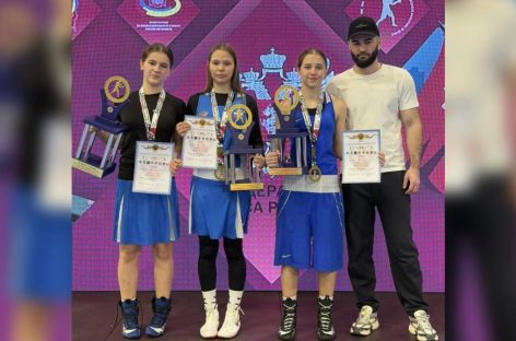 Два «золота» и «серебро»: сальские девушки-боксёрши завоевали награды на первенстве ЮФО