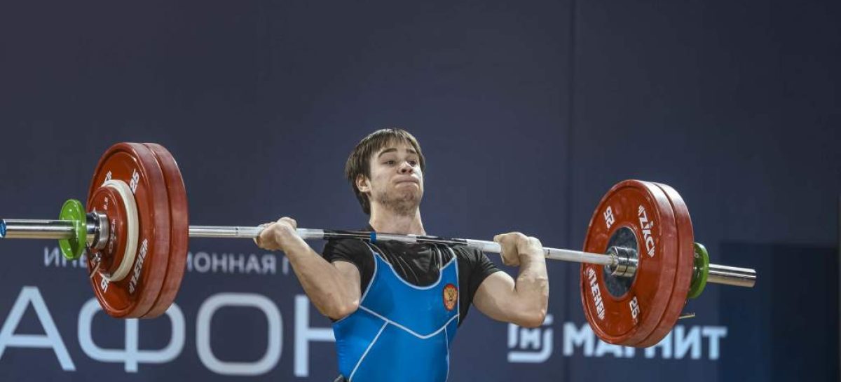 В сумме — 264 кг: Екатеринбурге состоялось первенство России по тяжелой атлетике среди юниоров от 15 до 20 лет