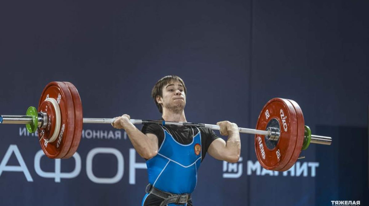 В сумме — 264 кг: Екатеринбурге состоялось первенство России по тяжелой атлетике среди юниоров от 15 до 20 лет