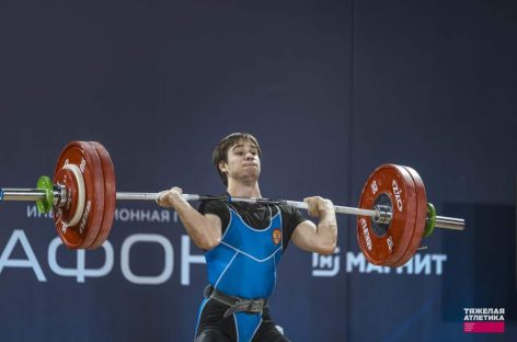 В сумме — 264 кг: Екатеринбурге состоялось первенство России по тяжелой атлетике среди юниоров от 15 до 20 лет