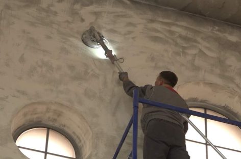 В верхнем приходе — ремонт, в нижнем — службы: храм Кирилла и Мефодия готовится к Пасхе