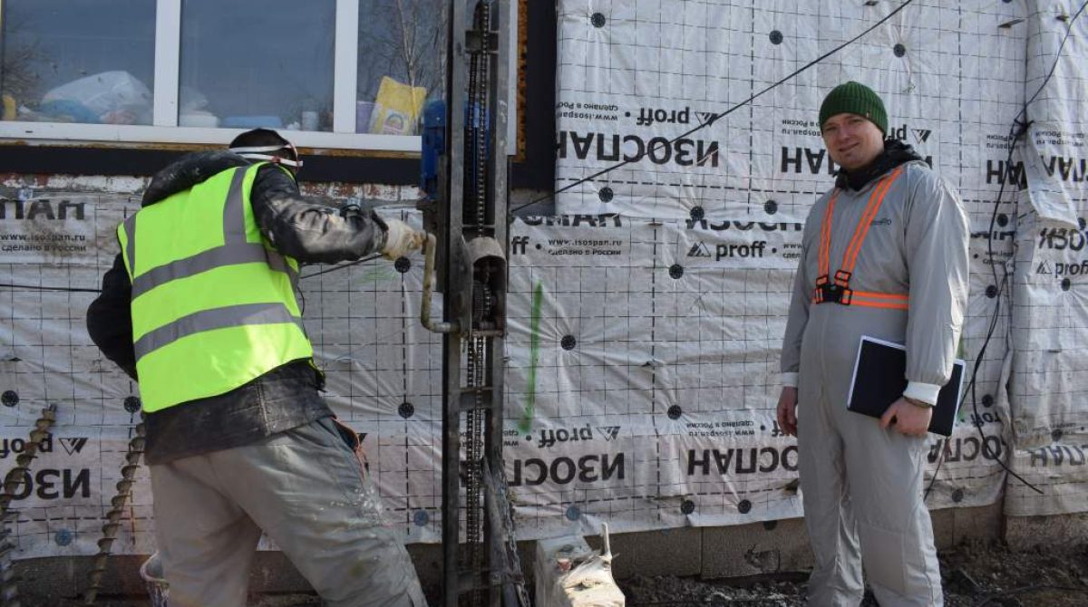 Взрослые — детям: в Сальске продолжается капитальный ремонт социально-реабилитационного центра для несовершеннолетних