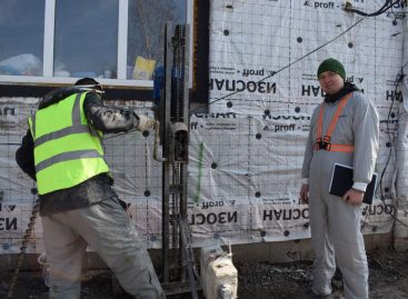 Взрослые — детям: в Сальске продолжается капитальный ремонт социально-реабилитационного центра для несовершеннолетних