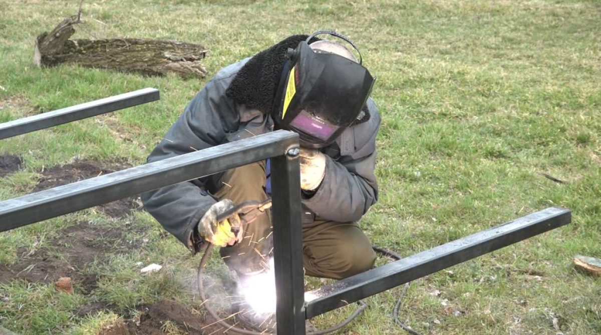 Стадион своими силами: в Конезаводе имени Буденного идет благоустройство