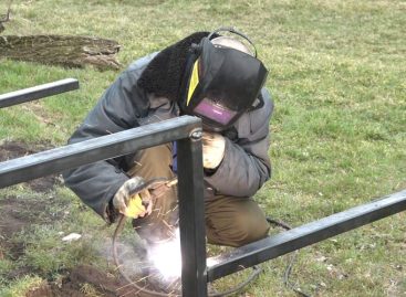 Стадион своими силами: в Конезаводе имени Буденного идет благоустройство