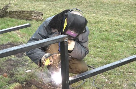 Стадион своими силами: в Конезаводе имени Буденного идет благоустройство