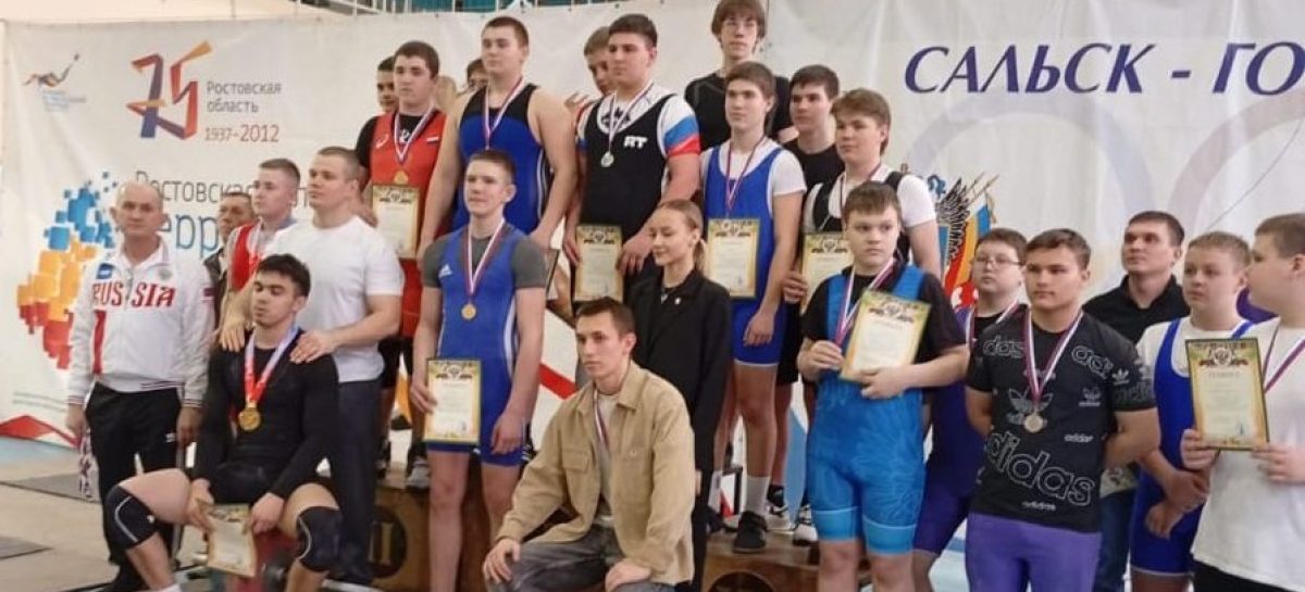 Сальские тяжелоатлеты завоевали очередные медали