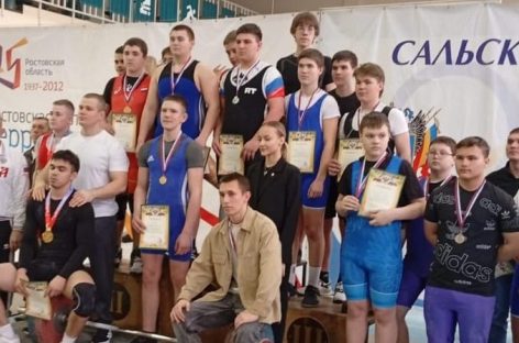 Сальские тяжелоатлеты завоевали очередные медали