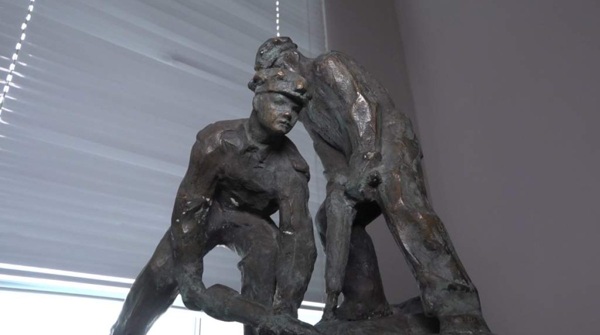 Их увековечили в живописи и бронзе: выставка, посвященная человеку труда, открылась в художественном музее