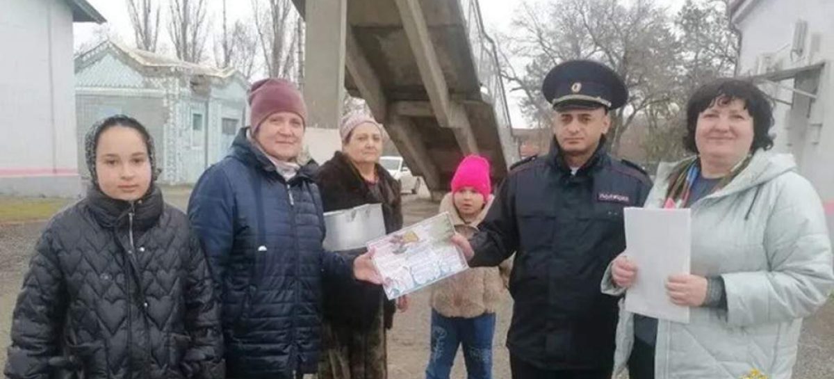 Сотрудники Сальского линейного отдела МВД России на транспорте встретились со школьниками и организовали рейды на железнодорожной станции