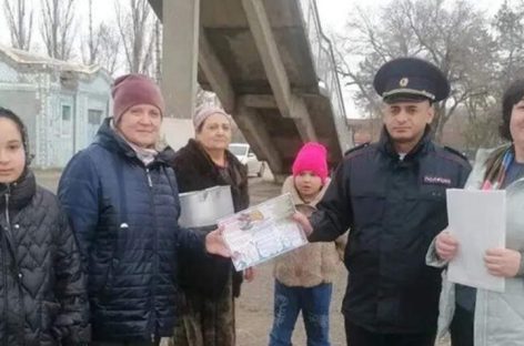 Сотрудники Сальского линейного отдела МВД России на транспорте встретились со школьниками и организовали рейды на железнодорожной станции