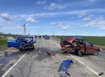 В Сальском районе в аварии пострадали три человека