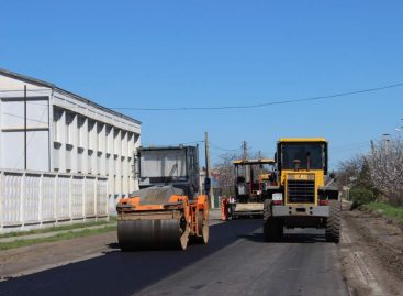 В Сальске приступили к ремонту дорог и тротуаров