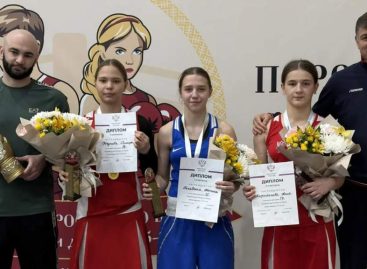 Два «золота» и «серебро» в Чехове: сальчанки выступили на первенстве России по боксу
