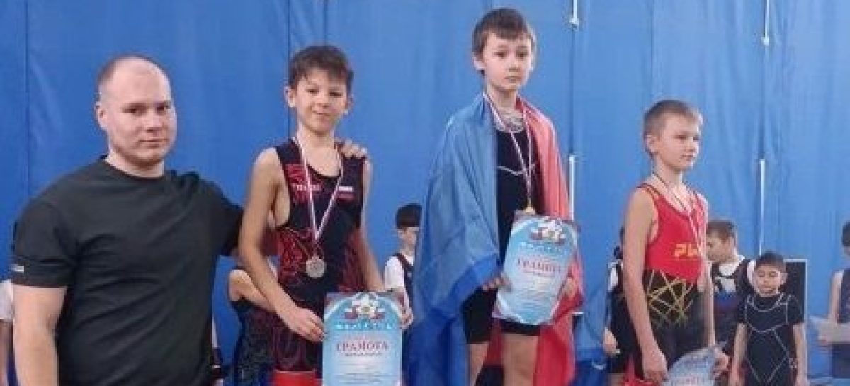 Сальские тяжелоатлеты завоевали медали в Шахтах