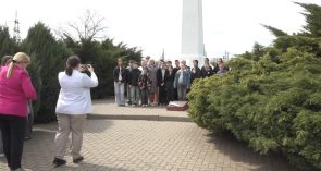 Чтобы помнили: экскурсию для сельских школьников провели у стелы жертвам фашизма