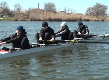 На сальской воде: питерские гребцы-академисты проходят учебно-тренировочные сборы