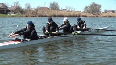 На сальской воде: питерские гребцы-академисты проходят учебно-тренировочные сборы