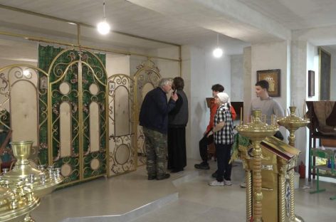 Переехали насовсем: в эту пятницу в теплом приходе храма Владимирской иконы Божией Матери впервые пройдет вечерняя служба