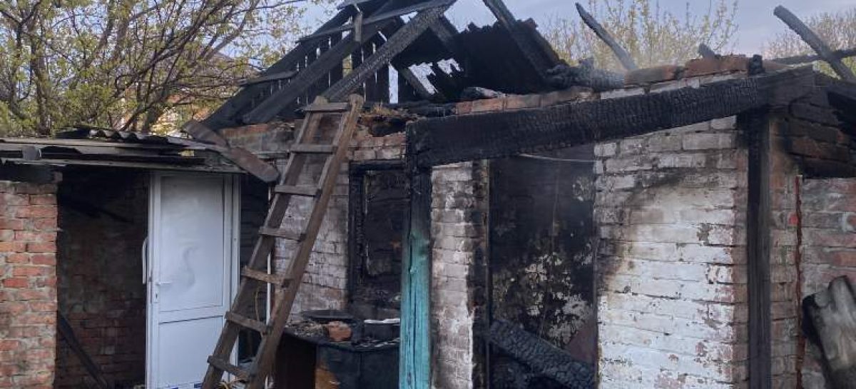 В Сальске на пожаре погиб пожилой мужчина