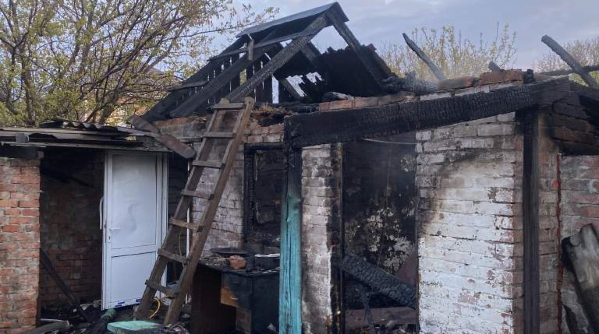 В Сальске на пожаре погиб пожилой мужчина