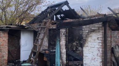 В Сальске на пожаре погиб пожилой мужчина