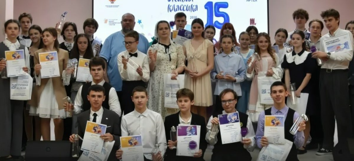 Учащийся десятого класса лицея № 9 города Сальска Александр Серов стал призером регионального этапа конкурса «Живая классика»