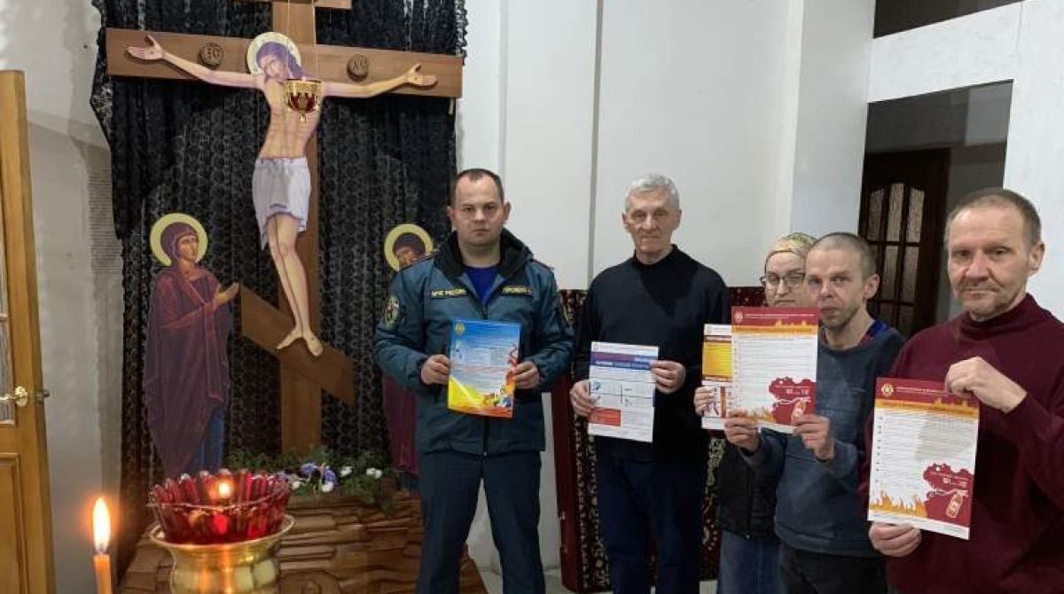 Прихожанам храмов Сальского района напомнили об осторожности во время богослужений