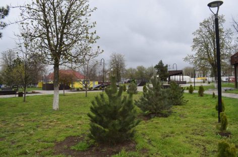 В городском парке в Сальске полным ходом идёт подготовка к открытию сезона