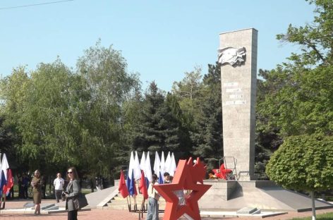 С песнями и военной техникой: 81 годовщину Победы отметили сальчане