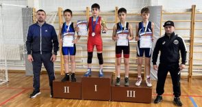 В активе — 6 золотых медалей: борцы из Гиганта прошли в финал Кубка Дона