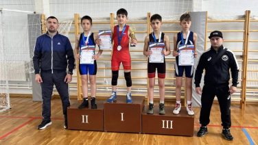 В активе — 6 золотых медалей: борцы из Гиганта прошли в финал Кубка Дона
