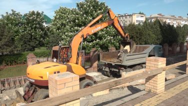 Осталось 55 метров: в соборе Кирилла и Мефодия работает строительная техника