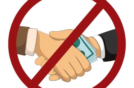 Сотрудники подразделения экономической безопасности и противодействия коррупции Сальского линейного отдела МВД России
