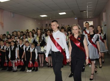 В школах Сальского района прозвенел последний звонок