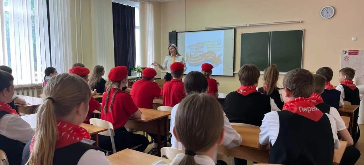 Ребята лицея № 9 города Сальска и школы № 18 Макеевки ДНР пообщались с помощью телемоста