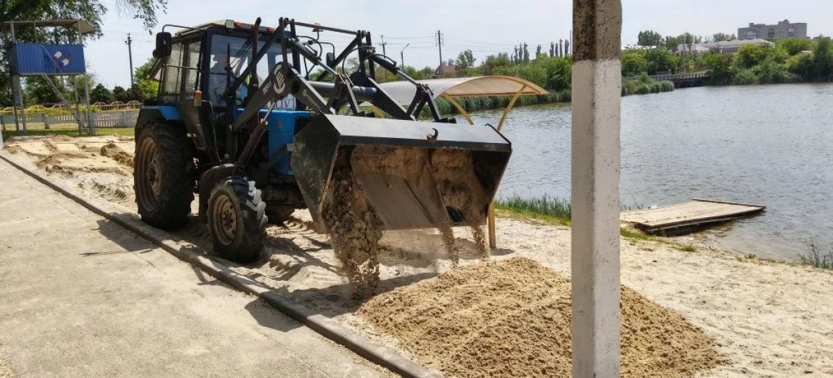 На городском пляже в Сальске заканчивается подготовка к открытию купального сезона