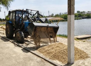 На городском пляже в Сальске заканчивается подготовка к открытию купального сезона