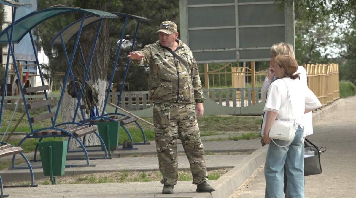 Белят деревья, ремонтируют навесы: городской пляж  готовят к открытию