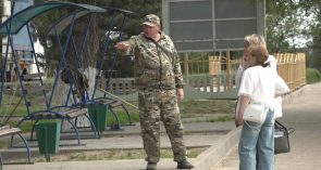 Белят деревья, ремонтируют навесы: городской пляж  готовят к открытию