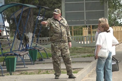 Белят деревья, ремонтируют навесы: городской пляж  готовят к открытию