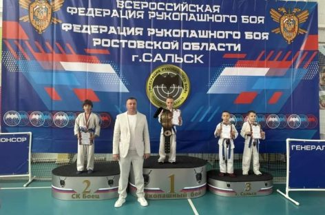 Сальские рукопашники посвятили Дню Победы очередной турнир