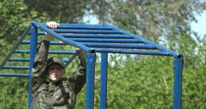 И на плацу, и на перекладине: студенты агроколледжа проходят военно-учебные сборы