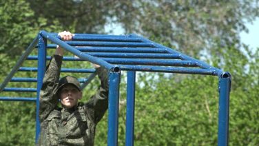 И на плацу, и на перекладине: студенты агроколледжа проходят военно-учебные сборы